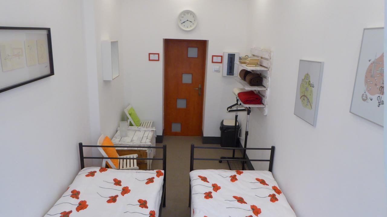 ורוצלב Flyfly Hostel , Darmowy Parking , Rezerwuj Przez Urzadzenia Mobilne -10 Procent מראה חיצוני תמונה